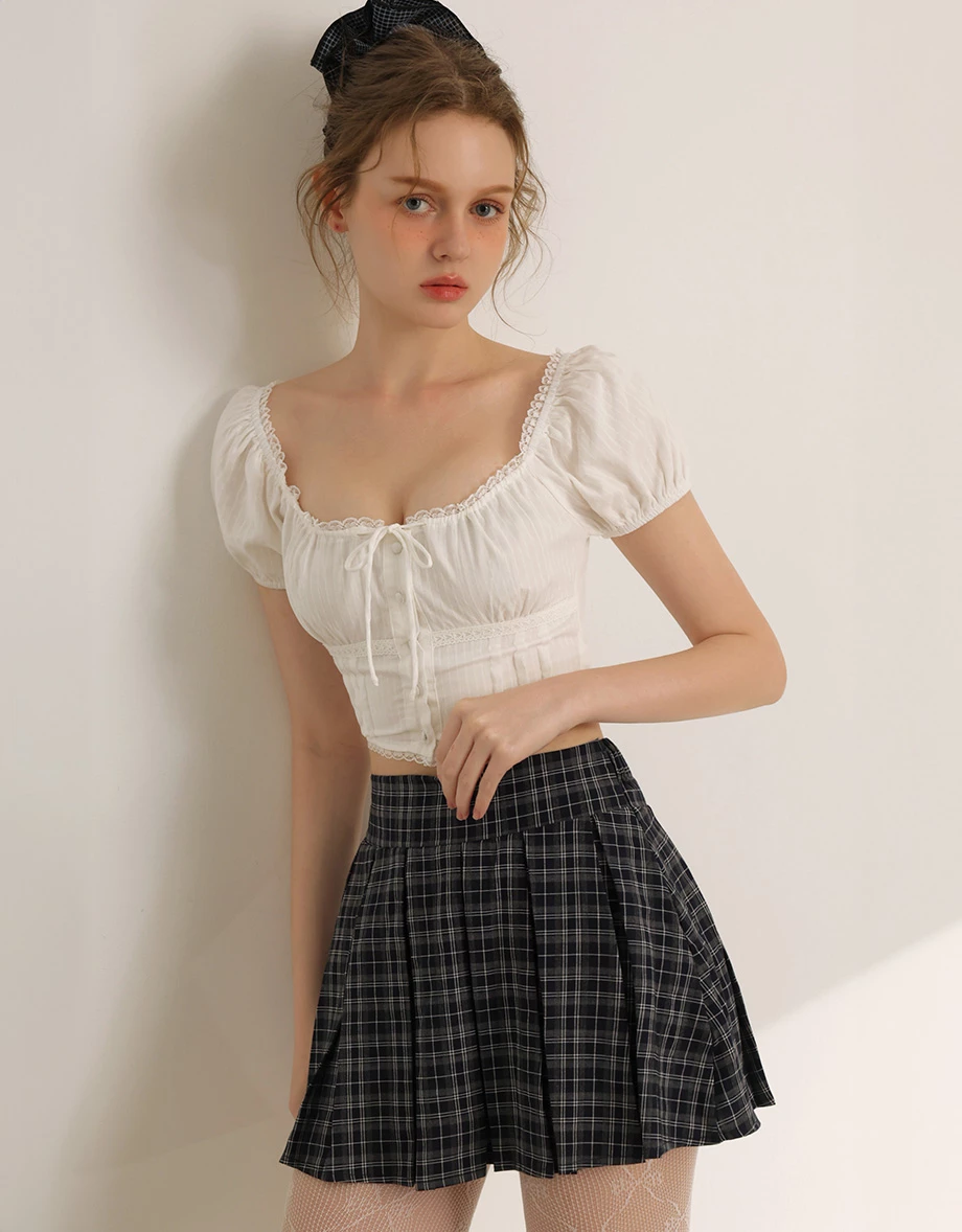 2WAY方領抽皺綁帶蕾絲滾邊澎袖直條紋短版上衣