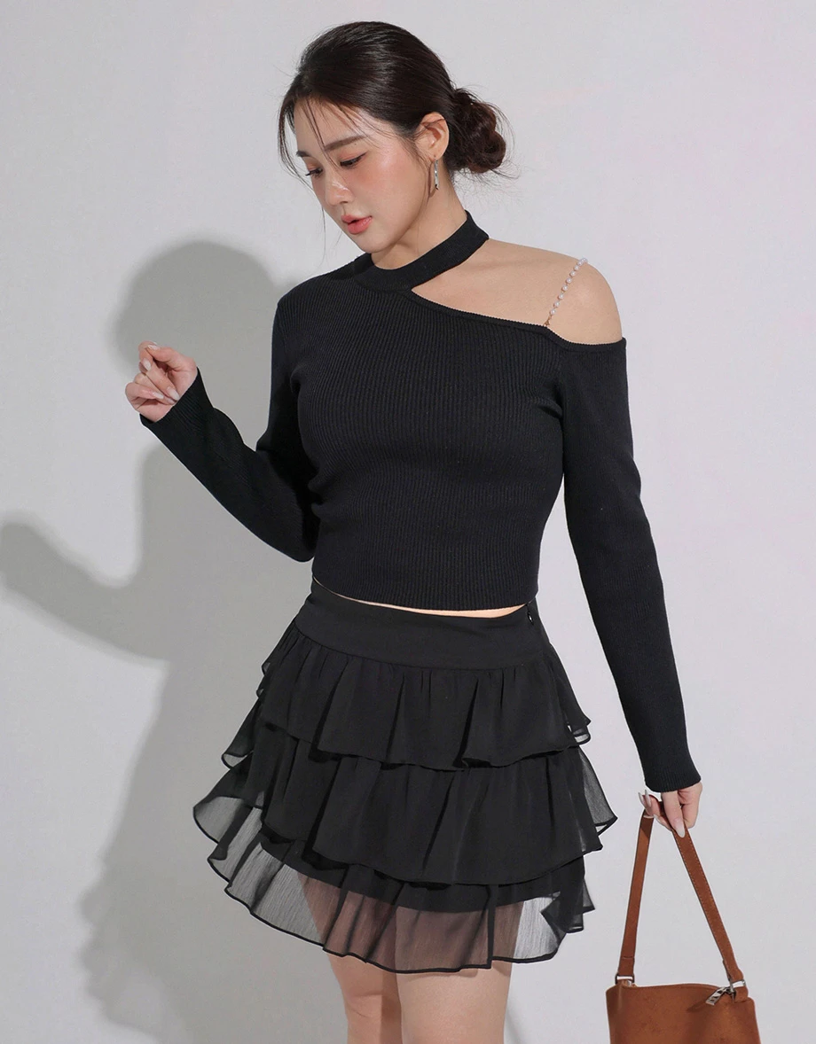 Asymmetric Pearl Strap Halter Neck Ribbed Knit Top