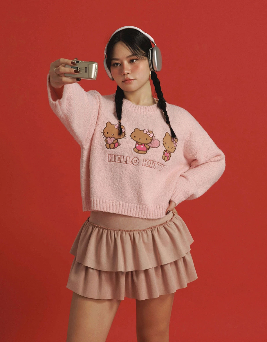 【Hello Kitty Collaboration】Appliqué Patch Long Sleeve Crop Sweater