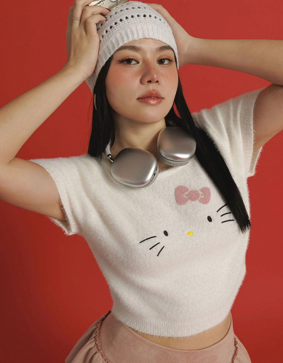 【Hello Kitty Collaboration】Fluffy Knit Short Sleeve Crop Top