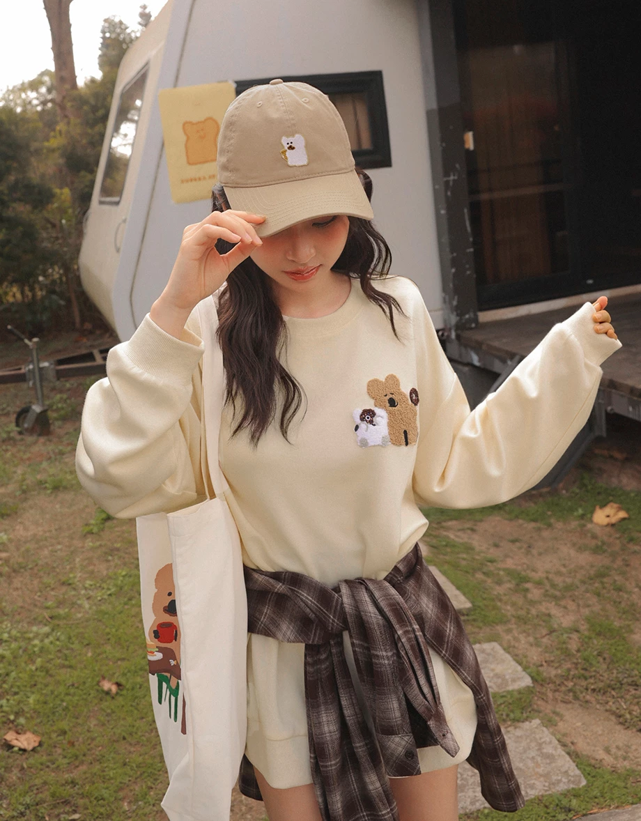 【DINOTAENG】毛巾繡小圖圓領長袖空氣棉寬版大學 TEE