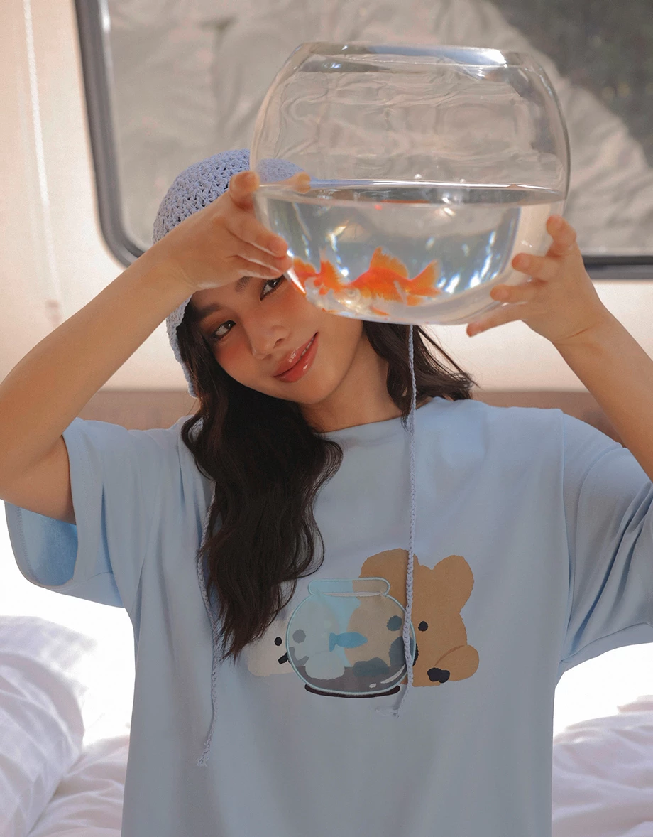 【DINOTAENG】透紗貼布繡印花圓領短袖寬版TEE