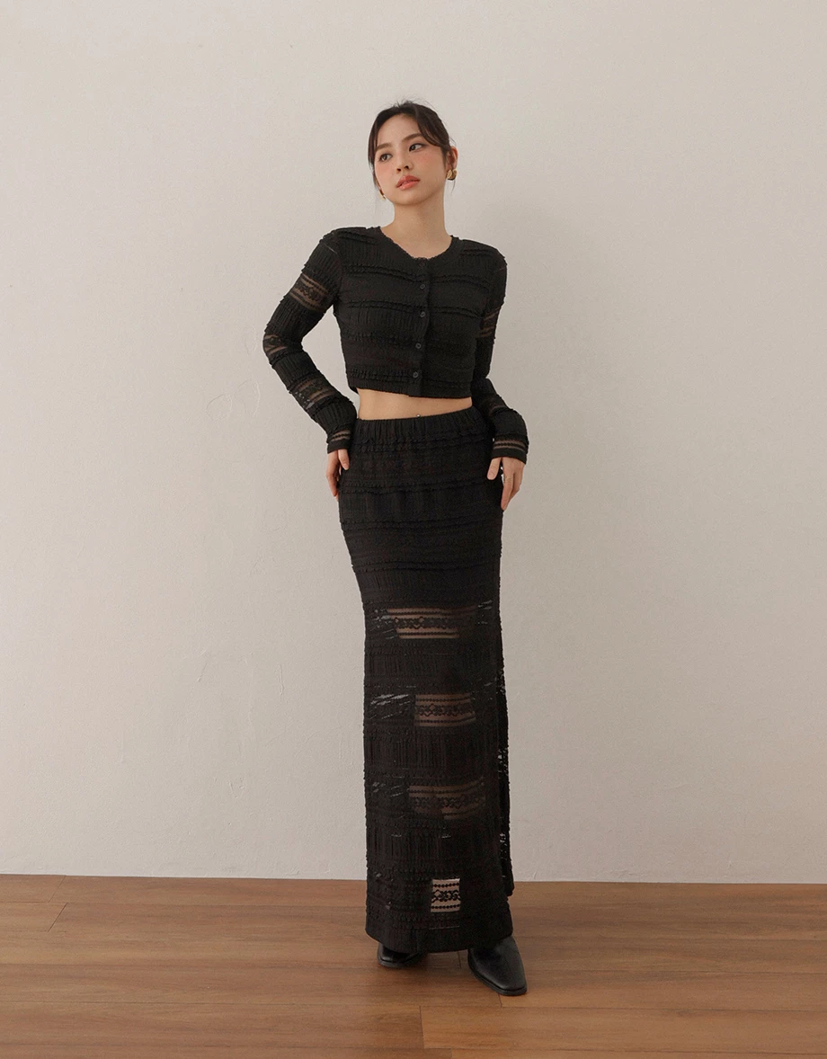 圓領排扣多層次花邊透膚蕾絲長袖短版上衣