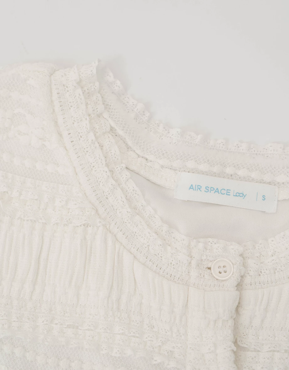 圓領排扣多層次花邊透膚蕾絲長袖短版上衣