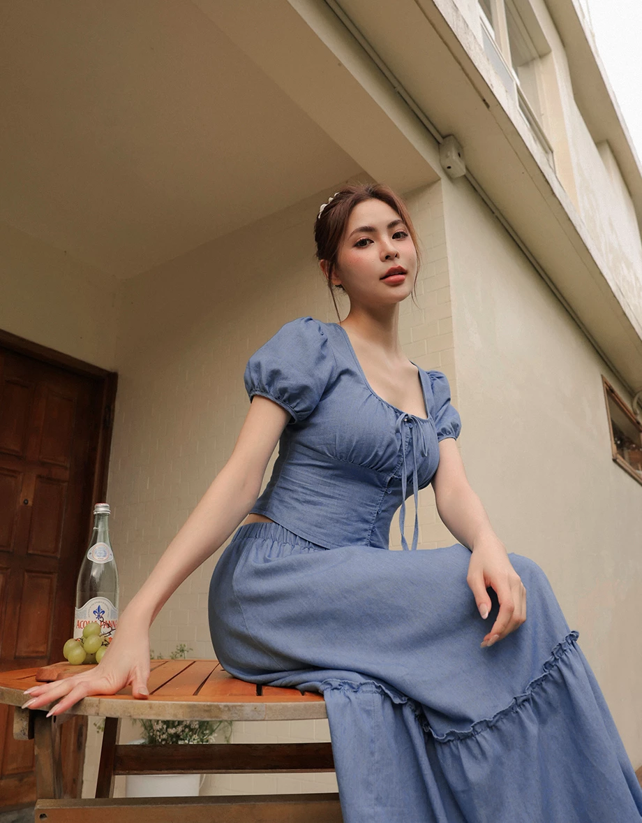 方領抓皺綁帶澎袖短版水洗牛仔上衣