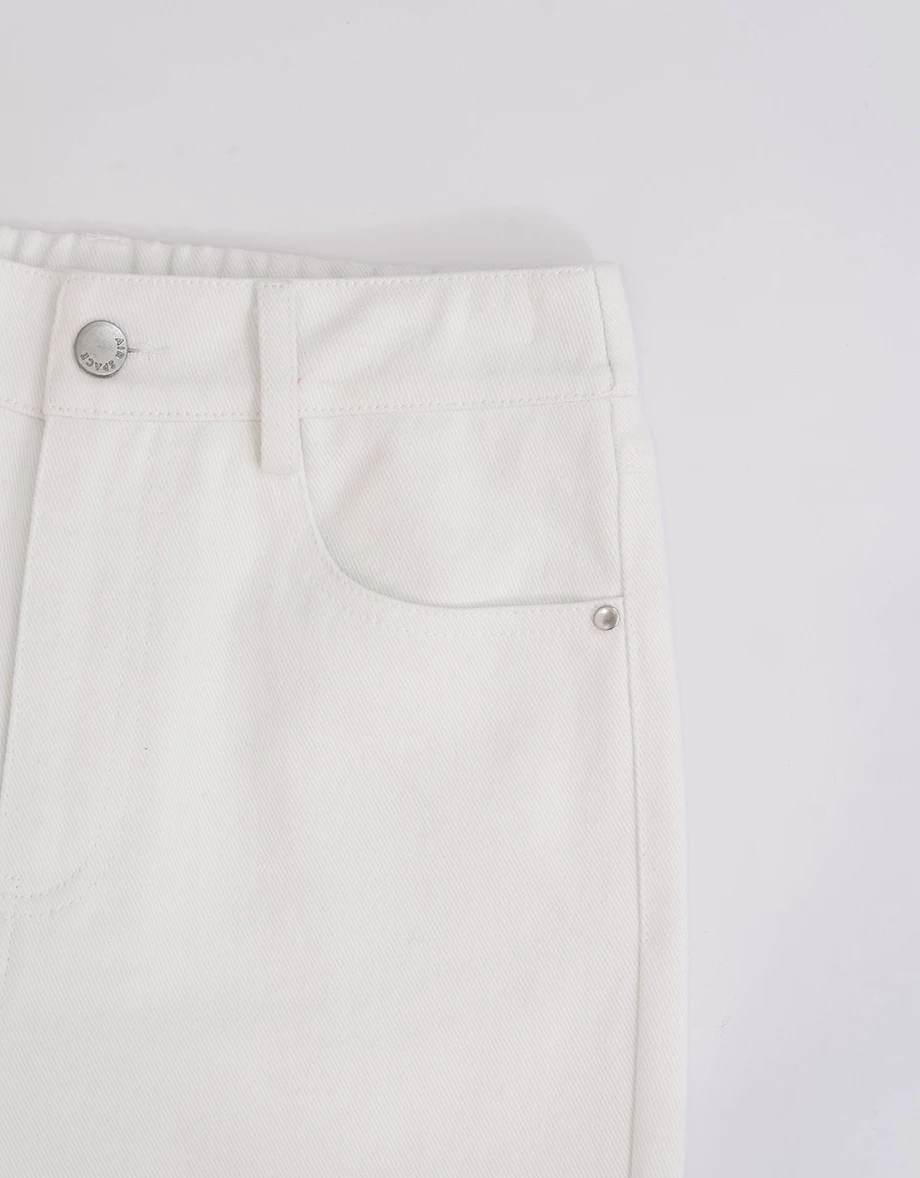 白色修身喇叭牛仔褲