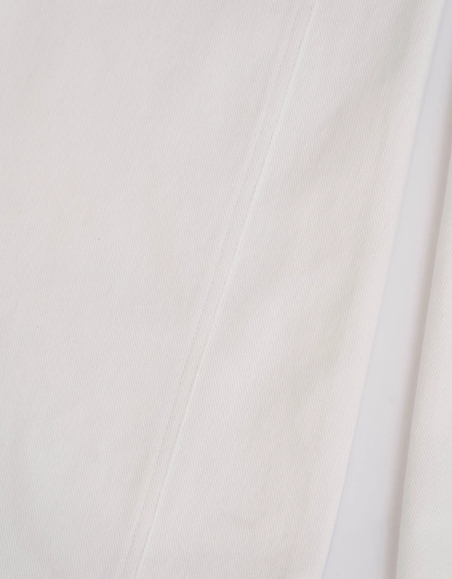 白色修身喇叭牛仔褲