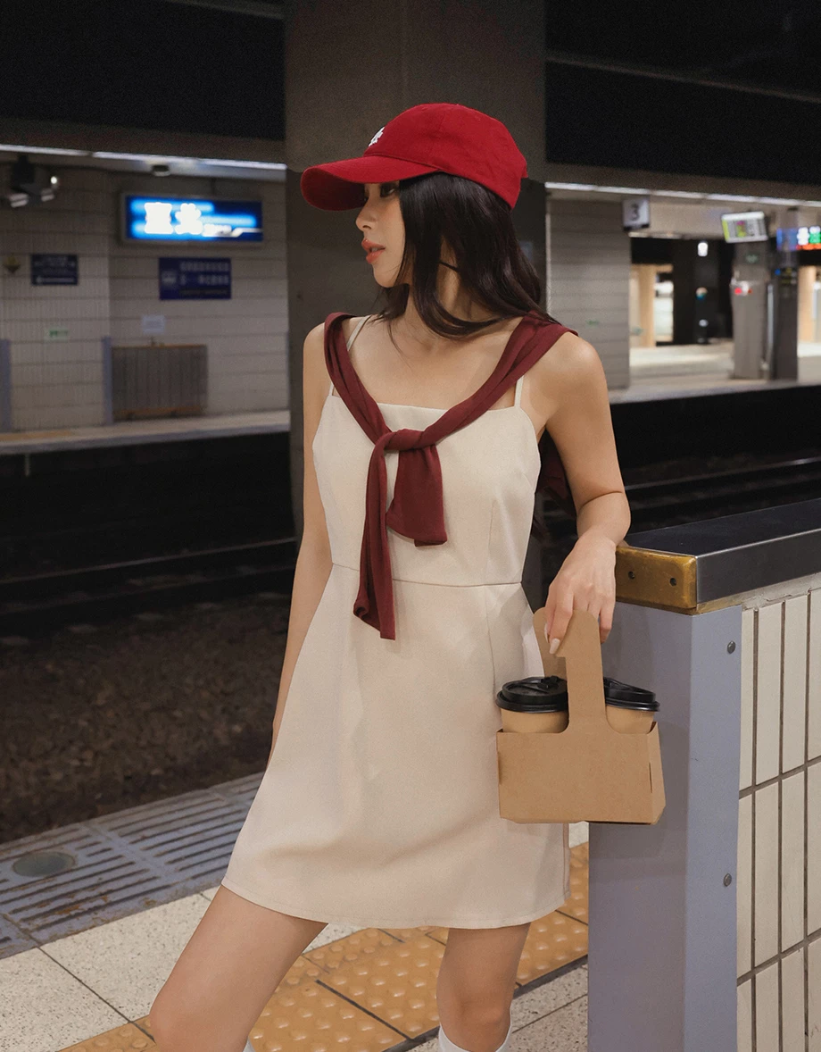 平口細肩帶壓褶西裝短洋裝