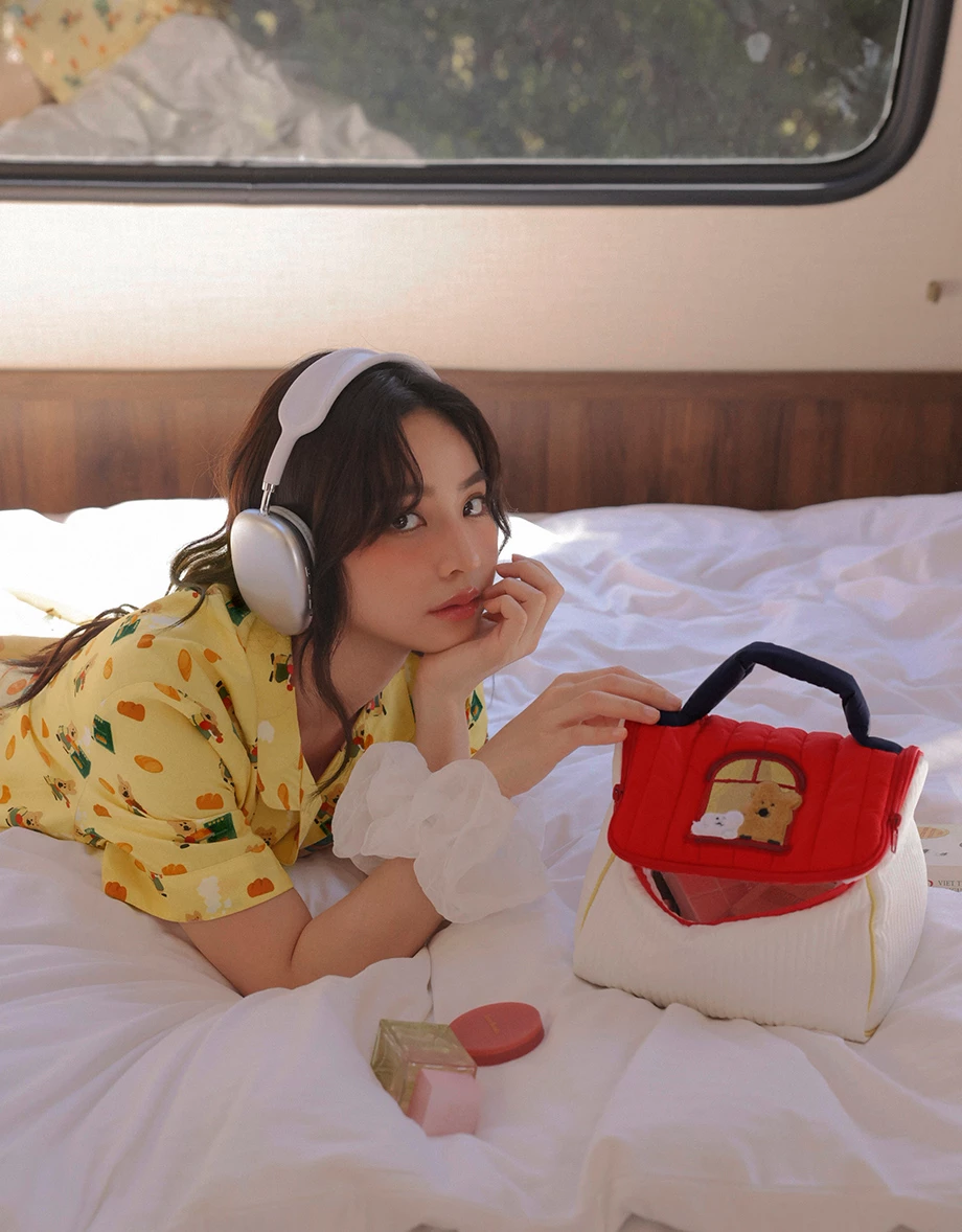 【DINOTAENG】刺繡圖案條紋鋪棉手提包