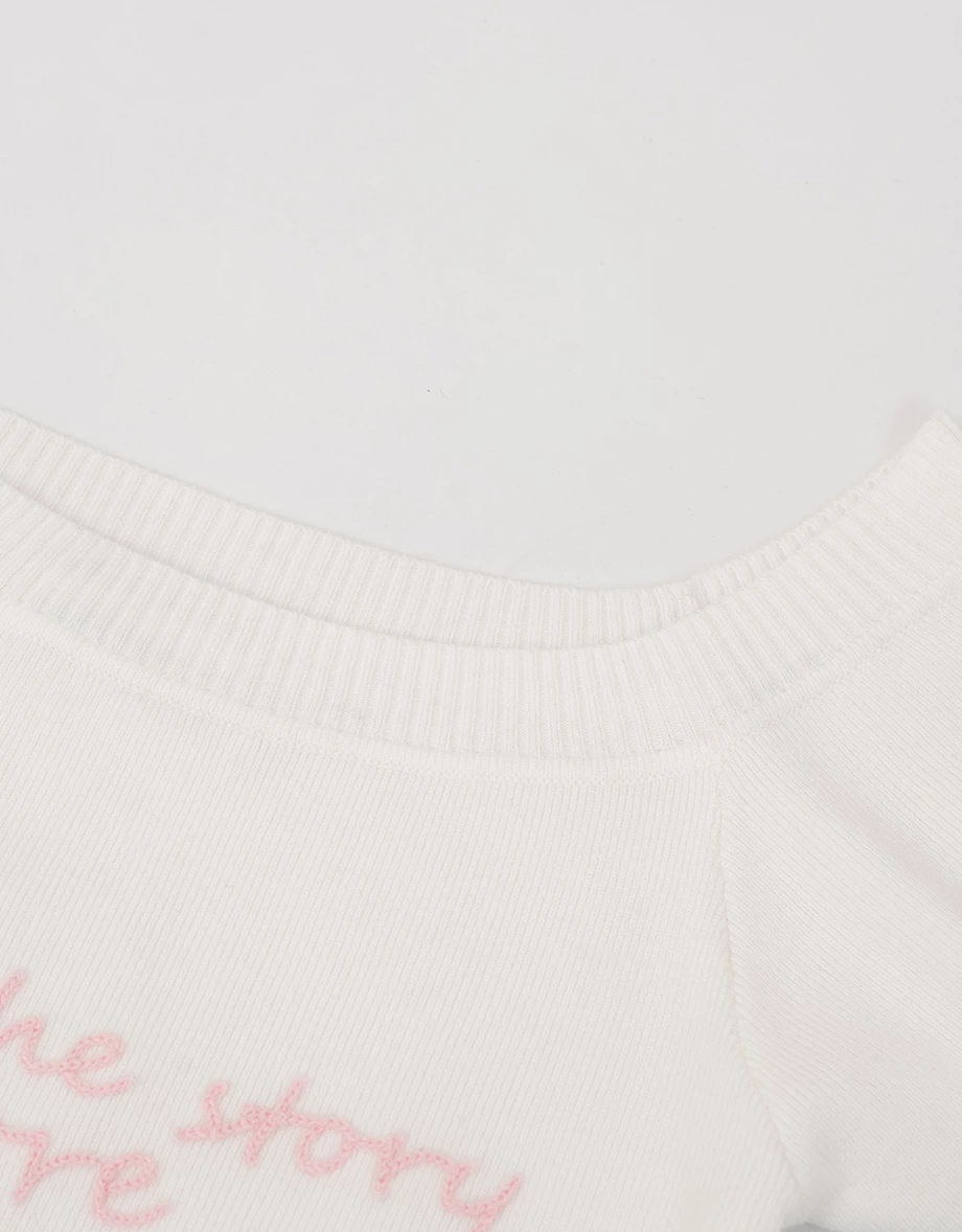 刺繡標語一字領短袖短版針織衫