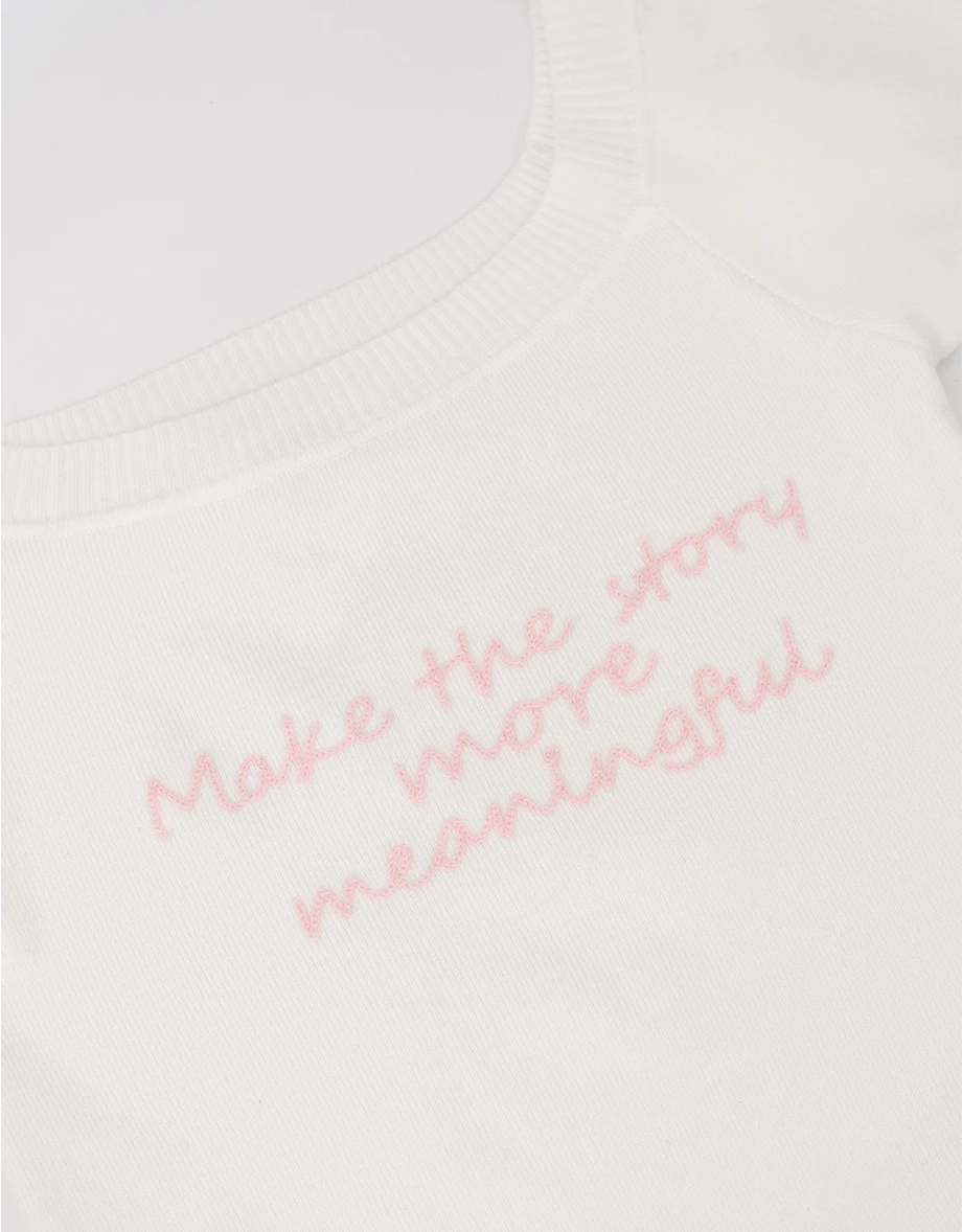 刺繡標語一字領短袖短版針織衫