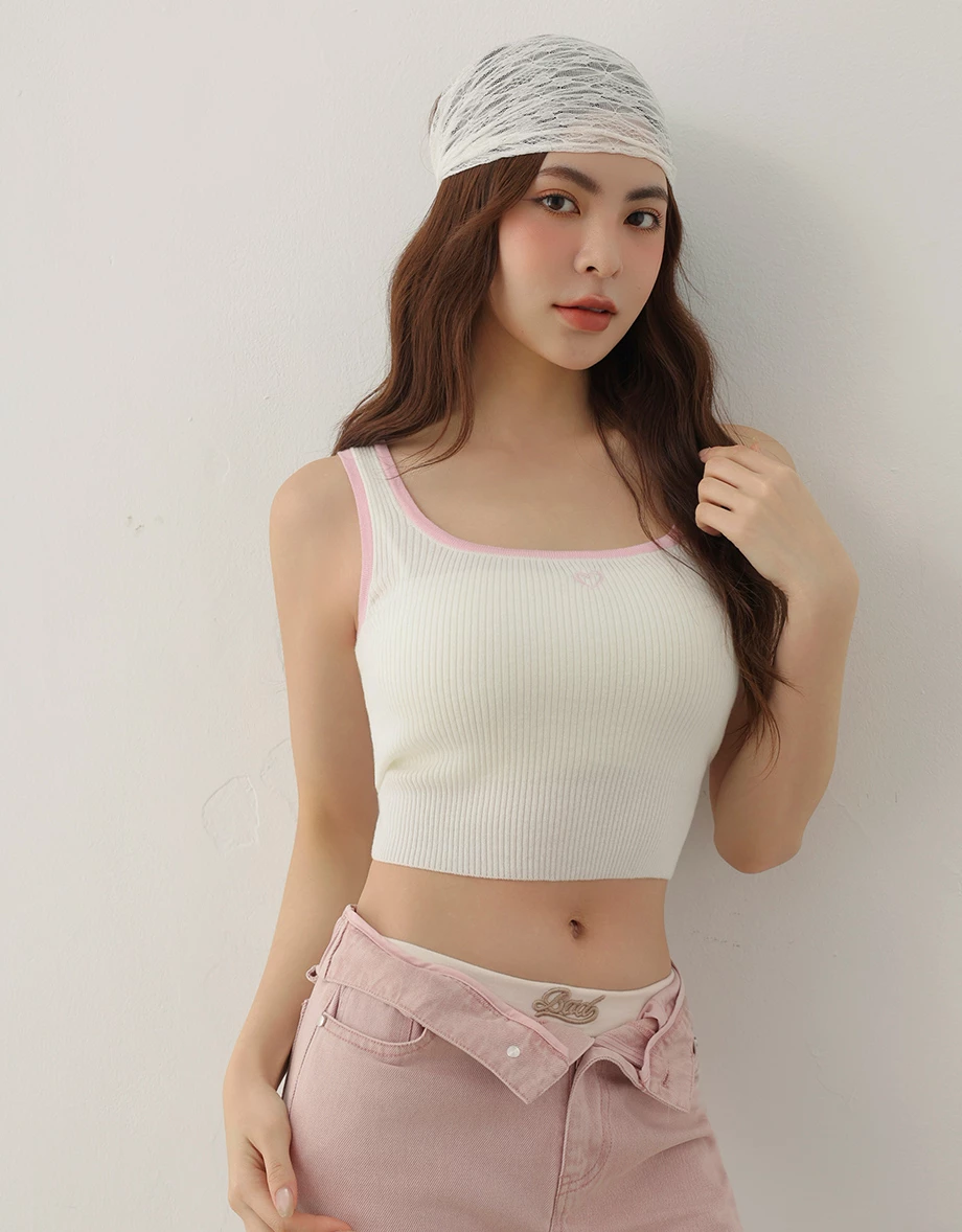 撞色滾邊愛心刺繡圓領短版羅紋針織背心