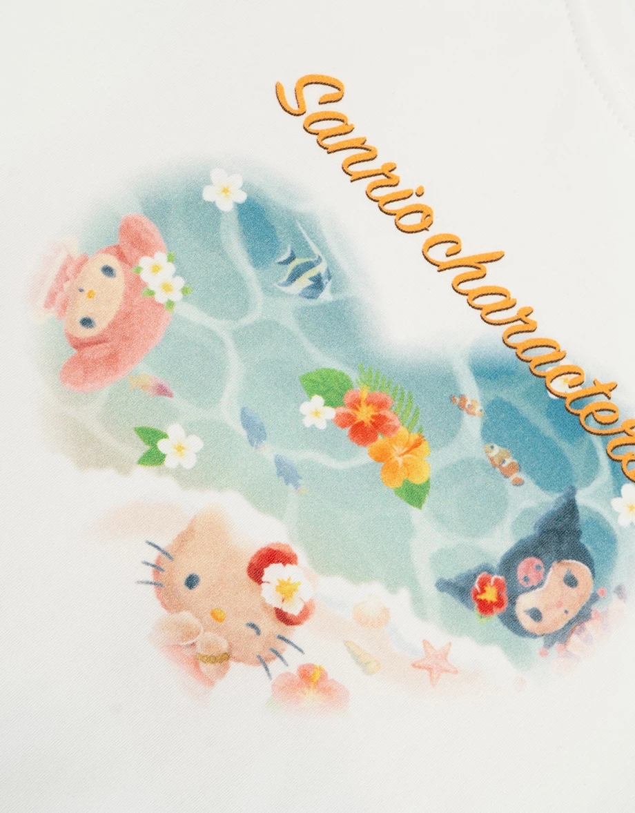 【三麗鷗聯名】海灘時光印花短袖短版TEE 【三麗鷗聯名】海灘時光印花短袖短版TEE