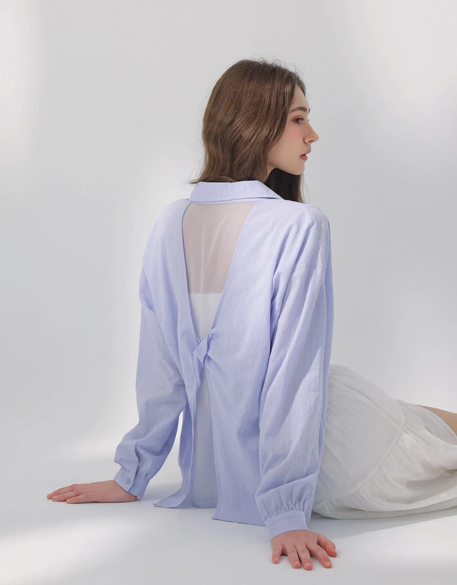 鈕扣抓褶後扭結透膚雪紡拼接線條紋理長袖襯衫