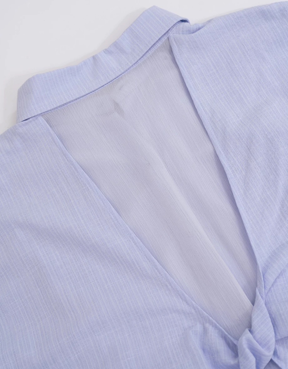 鈕扣抓褶後扭結透膚雪紡拼接線條紋理長袖襯衫