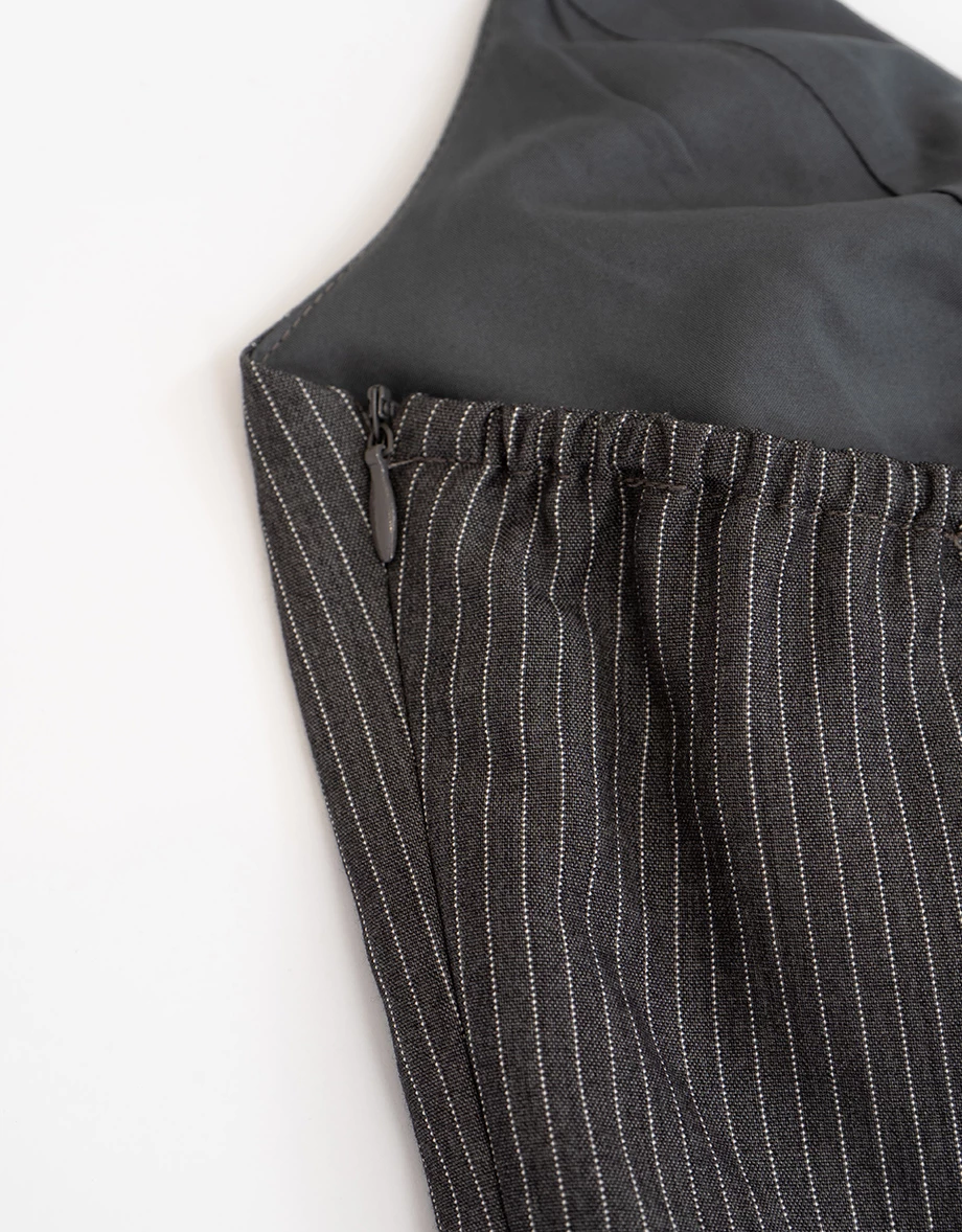 微V領繞頸肩帶條紋百褶短洋裝(附腰帶/附胸墊)