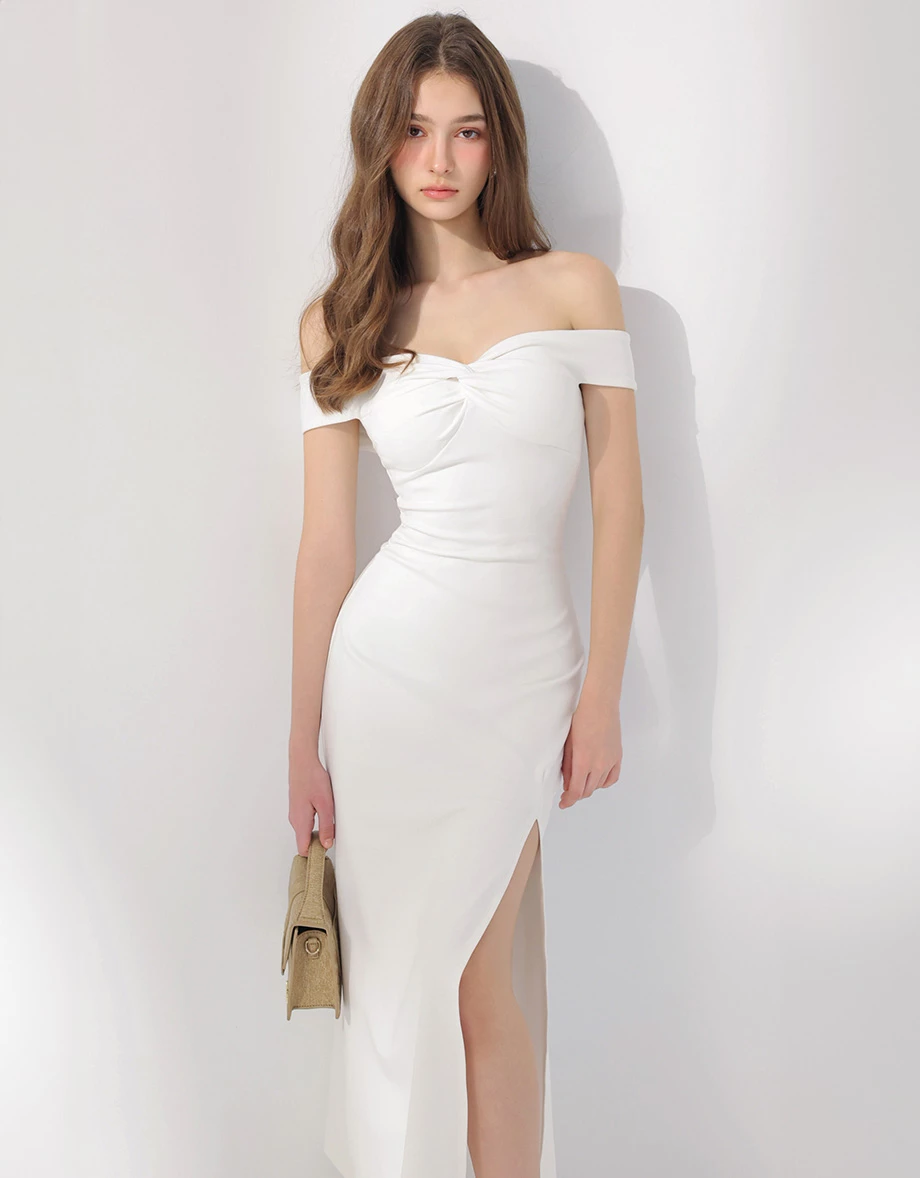 一字領交叉扭結側開衩合身長洋裝(附胸墊)