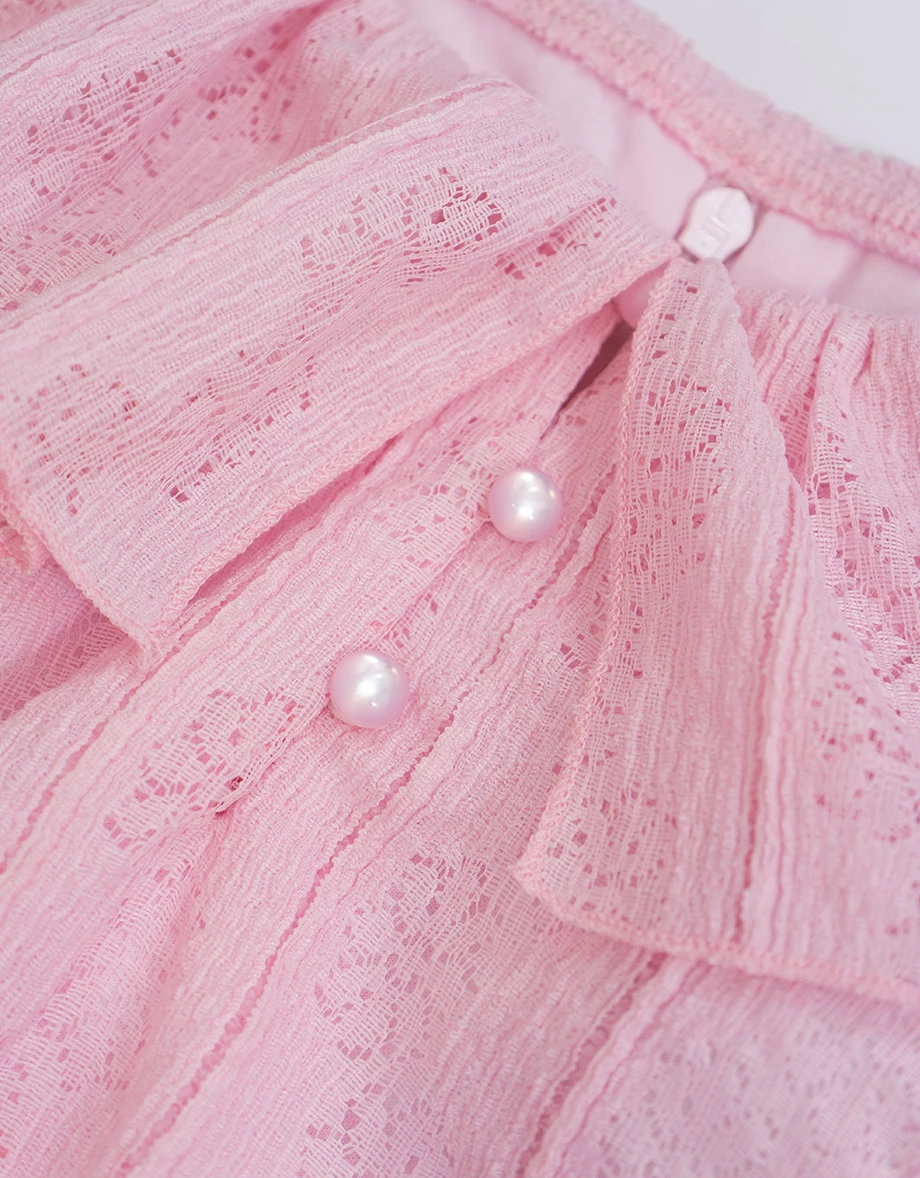 2WAY荷葉邊一字領細肩帶抓褶收腰鏤空花紋長洋裝(附胸墊)