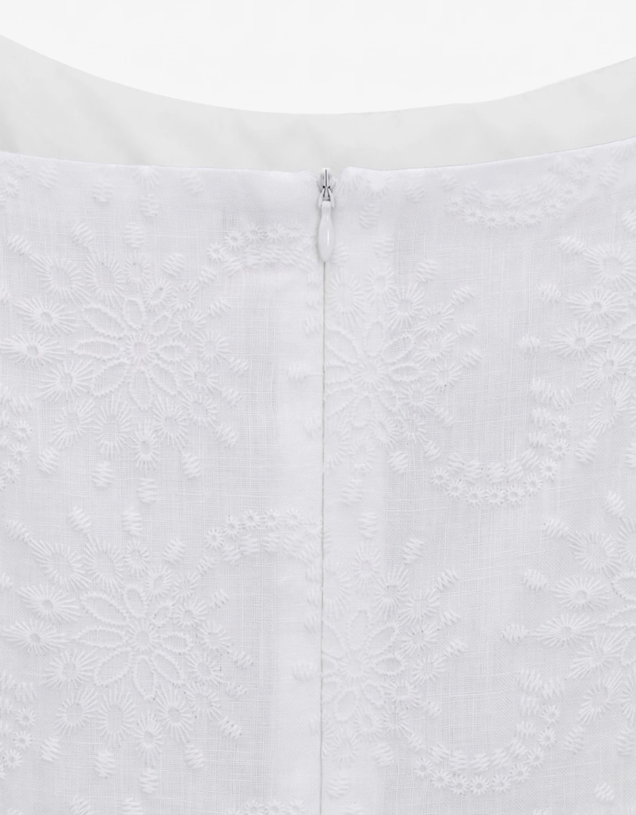 花紋刺繡抓褶細肩帶長洋裝(附胸墊)