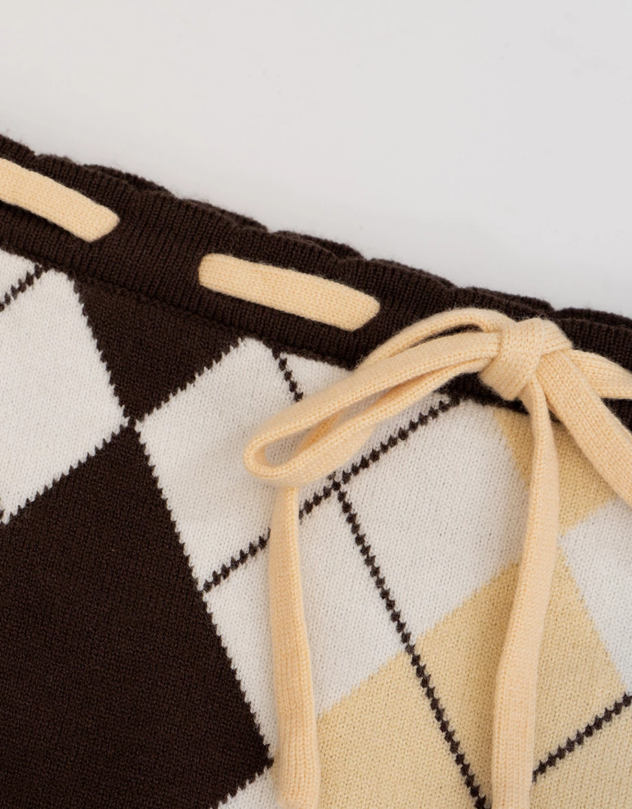 平口綁帶菱格紋拼接羅紋短版針織上衣(附胸墊)