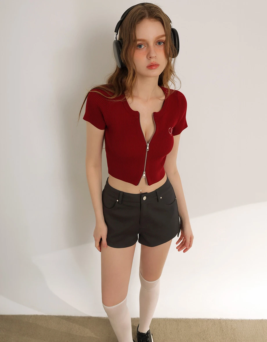 愛心LOGO刺繡圓領短袖短版拉鍊開襟針織衫