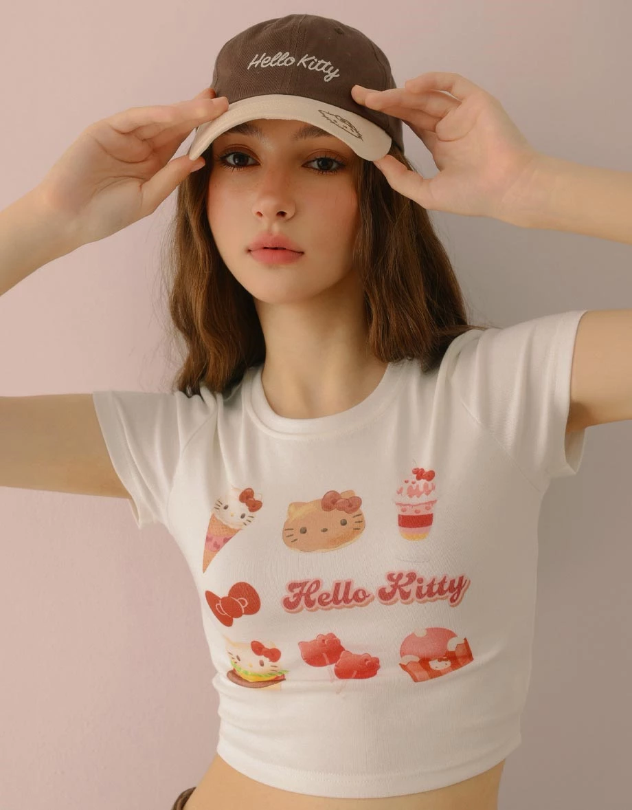 【Hello Kitty聯名】輕甜食光圓領短袖短版TEE