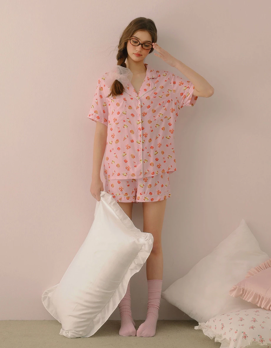 【Hello Kitty聯名】滿版印花短袖上衣短褲家居服套裝
