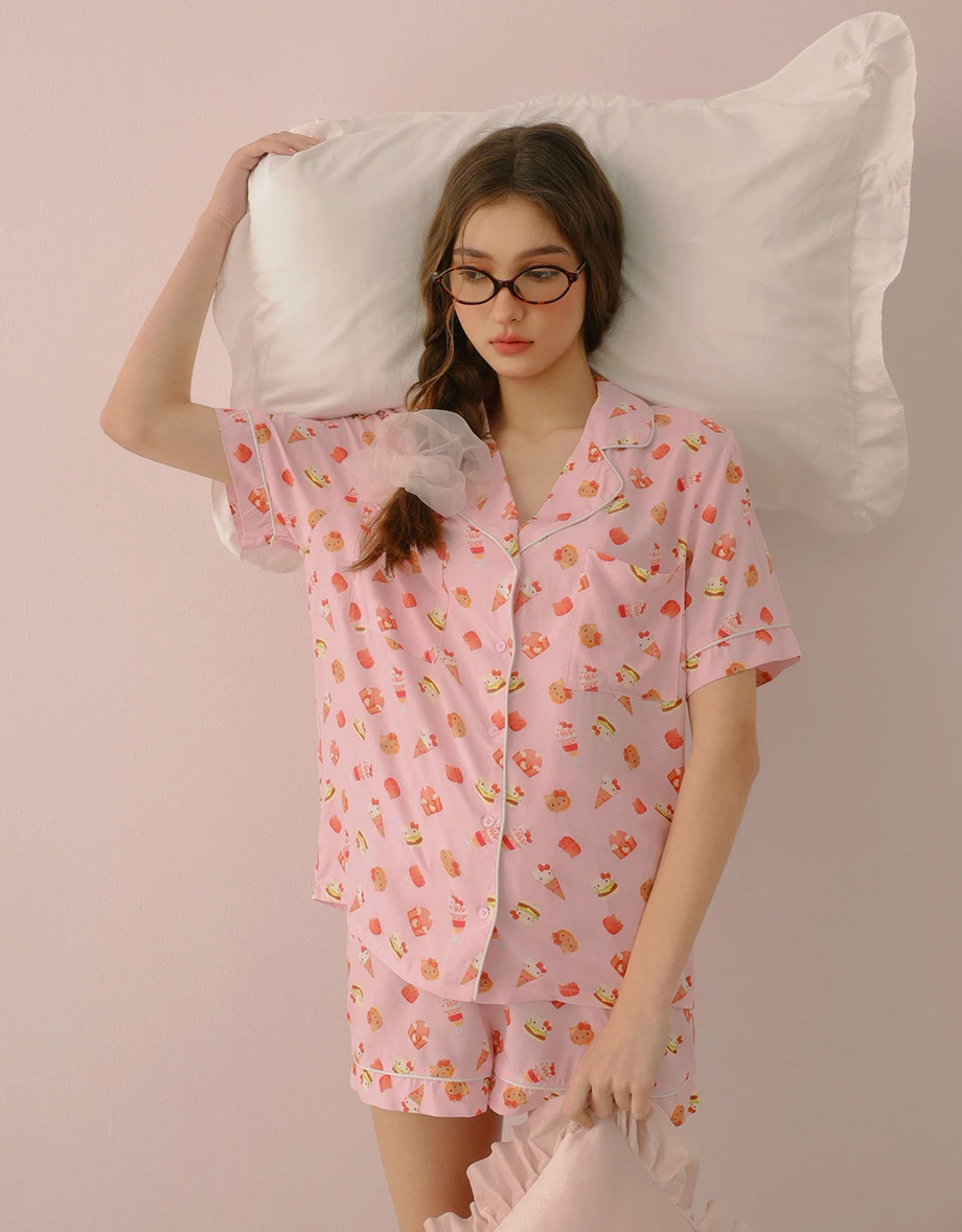 【Hello Kitty聯名】滿版印花短袖上衣短褲家居服套裝