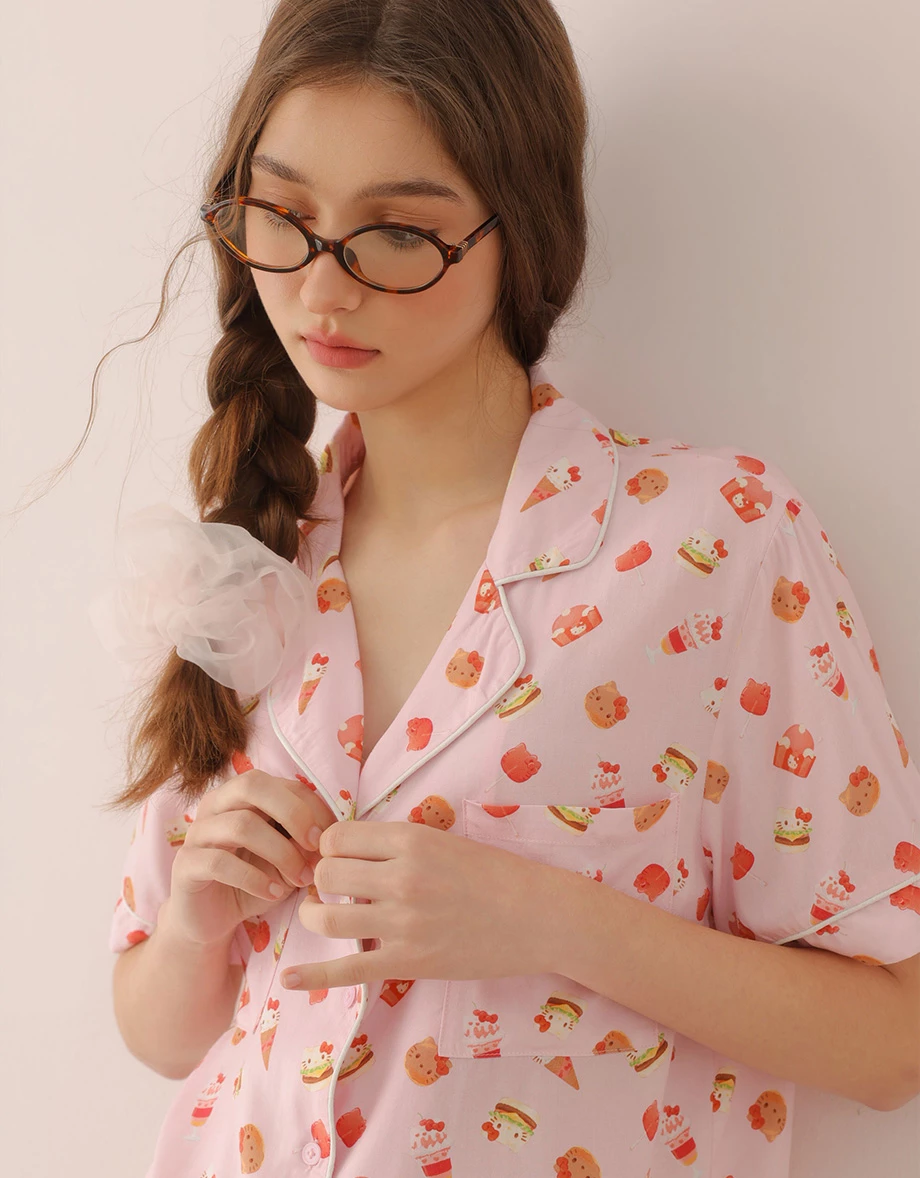 【Hello Kitty聯名】滿版印花短袖上衣短褲家居服套裝