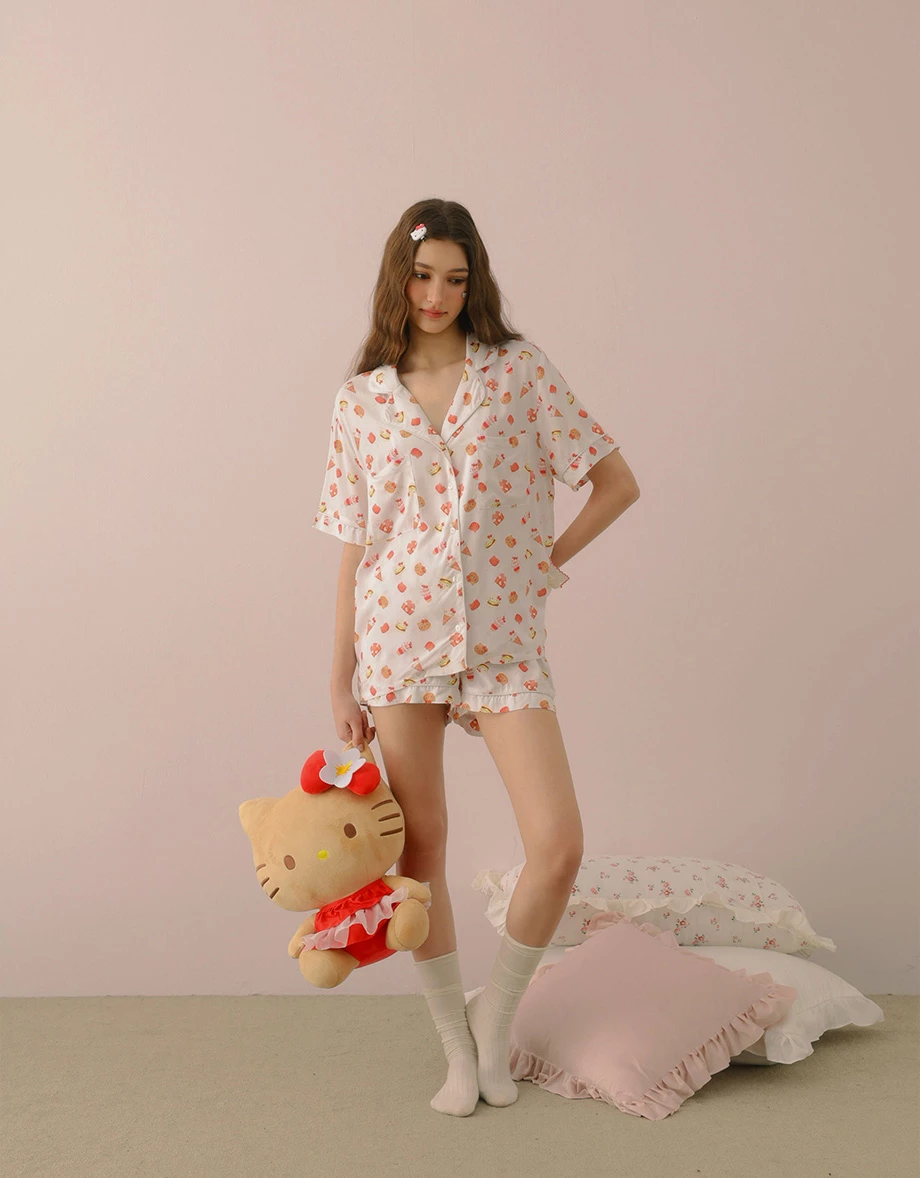 【Hello Kitty聯名】滿版印花短袖上衣短褲家居服套裝