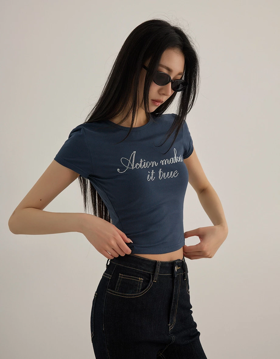 貼鑽字母圓領短袖短版上衣