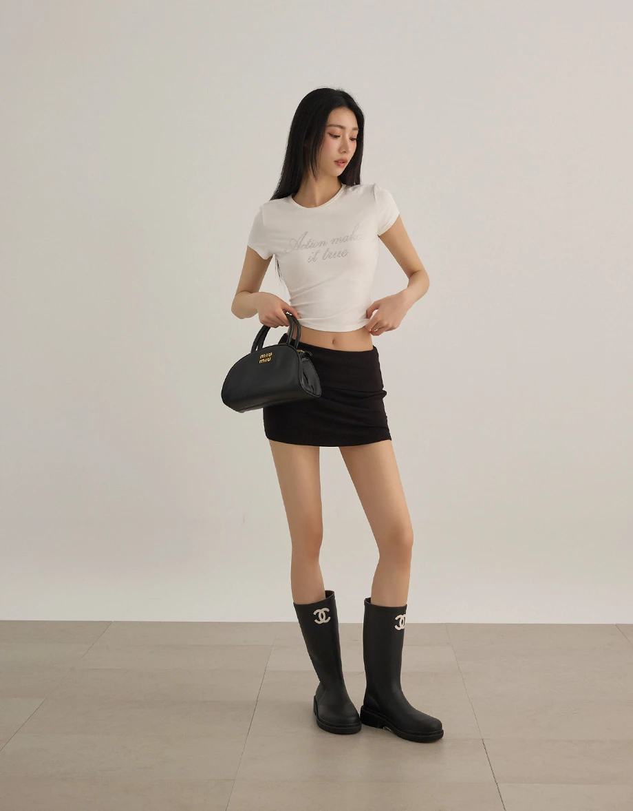 貼鑽字母圓領短袖短版上衣