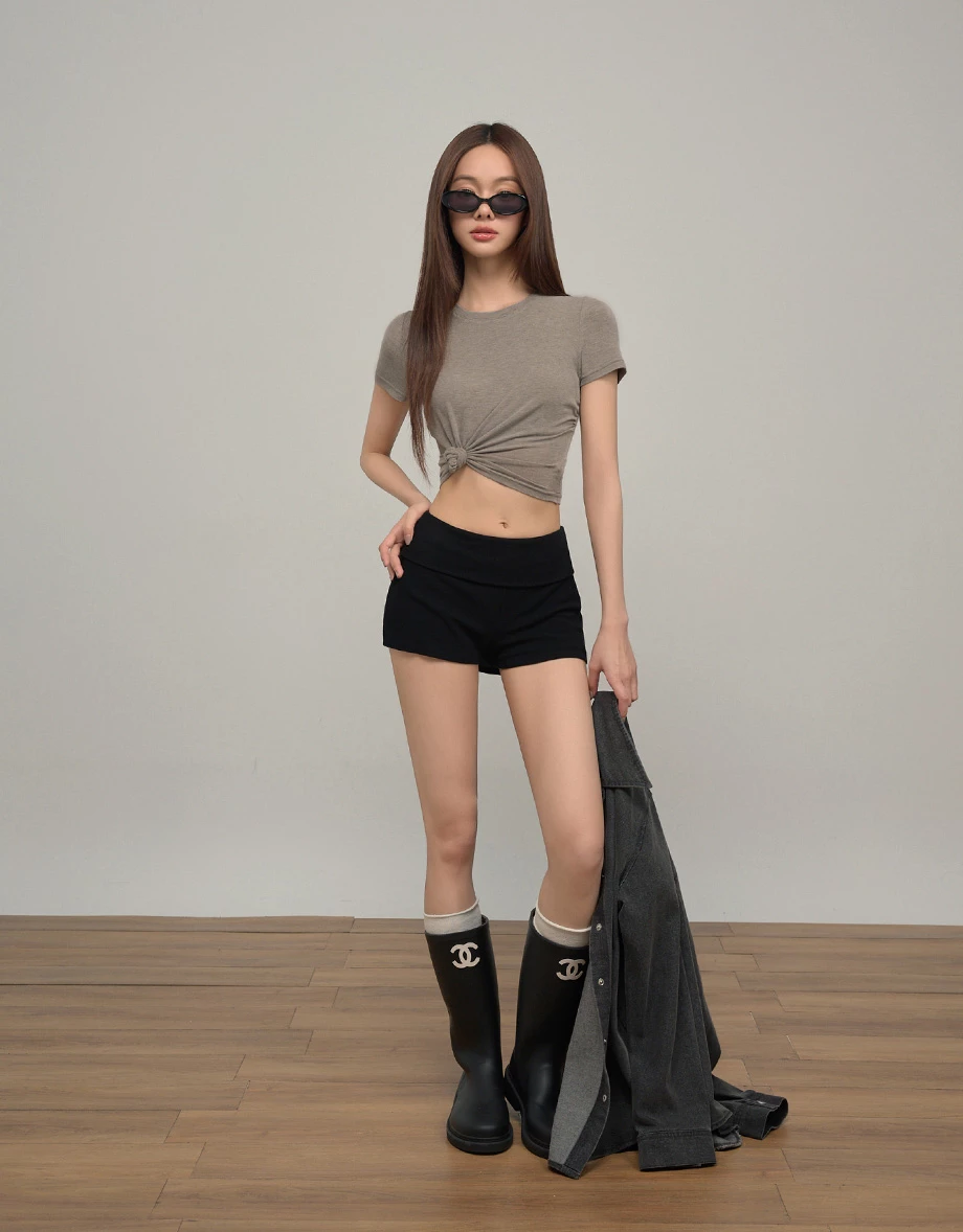 Classic Round Neck Side Ruched Slim Fit Tee Classic Round Neck Side Ruched Slim Fit Tee