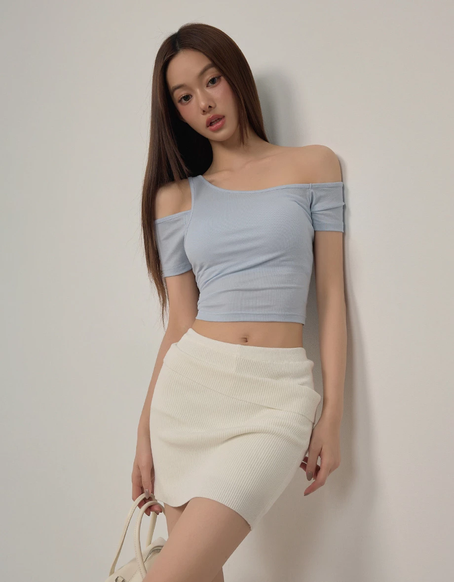 Asymmetrical Cold Shoulder Short Sleeve Padded Bra Top Asymmetrical Cold Shoulder Short Sleeve Padded Bra Top
