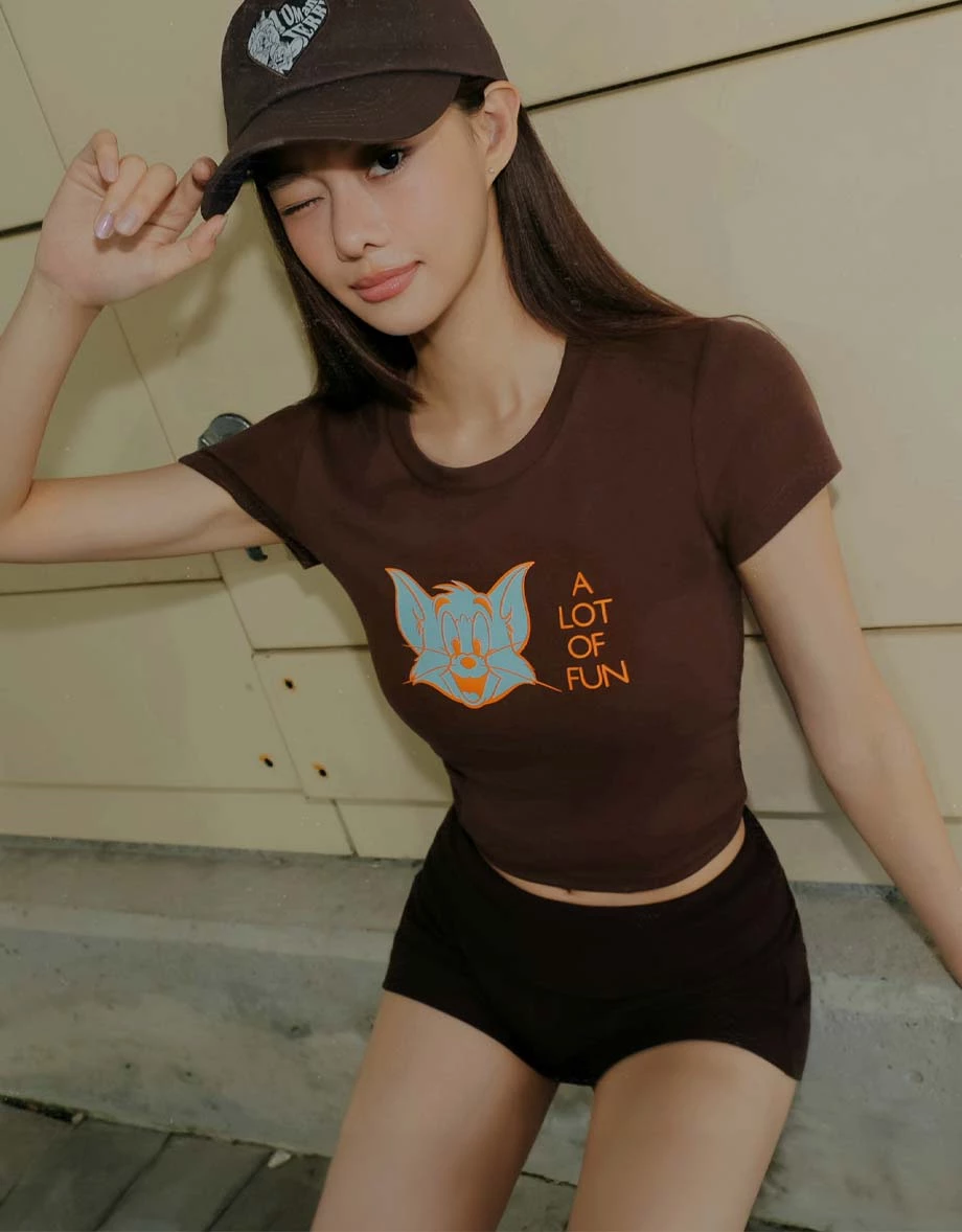 【湯姆貓與傑利鼠】 彩色印花圓領短袖短版TEE 【湯姆貓與傑利鼠】 彩色印花圓領短袖短版TEE