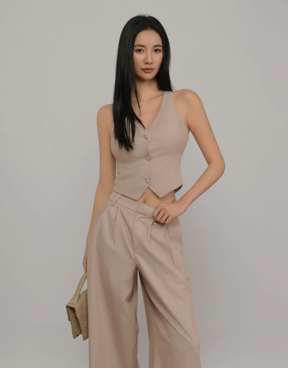 V領削肩包扣合身西裝背心(附胸墊) V領削肩包扣合身西裝背心(附胸墊)