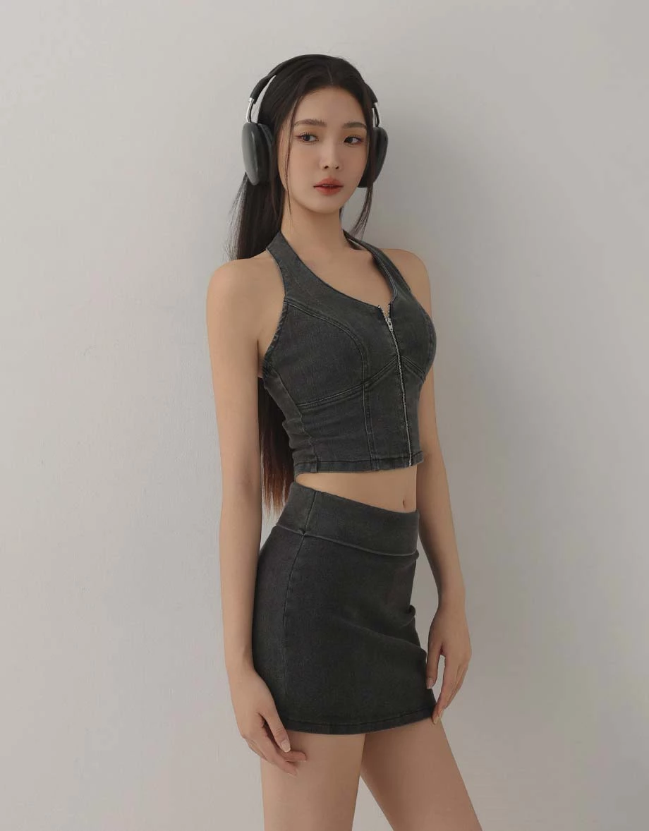U領削肩美背拉鍊短版牛仔背心(附胸墊) U領削肩美背拉鍊短版牛仔背心(附胸墊)