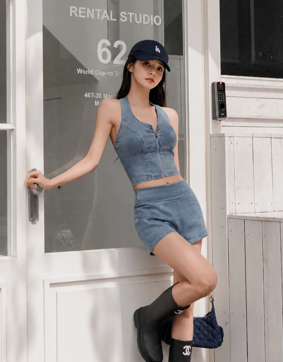 U領削肩美背拉鍊短版牛仔背心(附胸墊) U領削肩美背拉鍊短版牛仔背心(附胸墊)