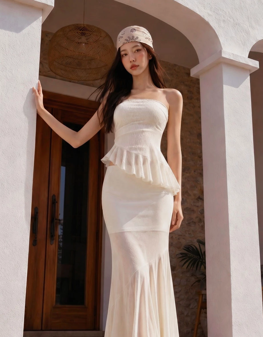 Textured Strapless Asymmetric Ruffle Hem Padded Tube Top