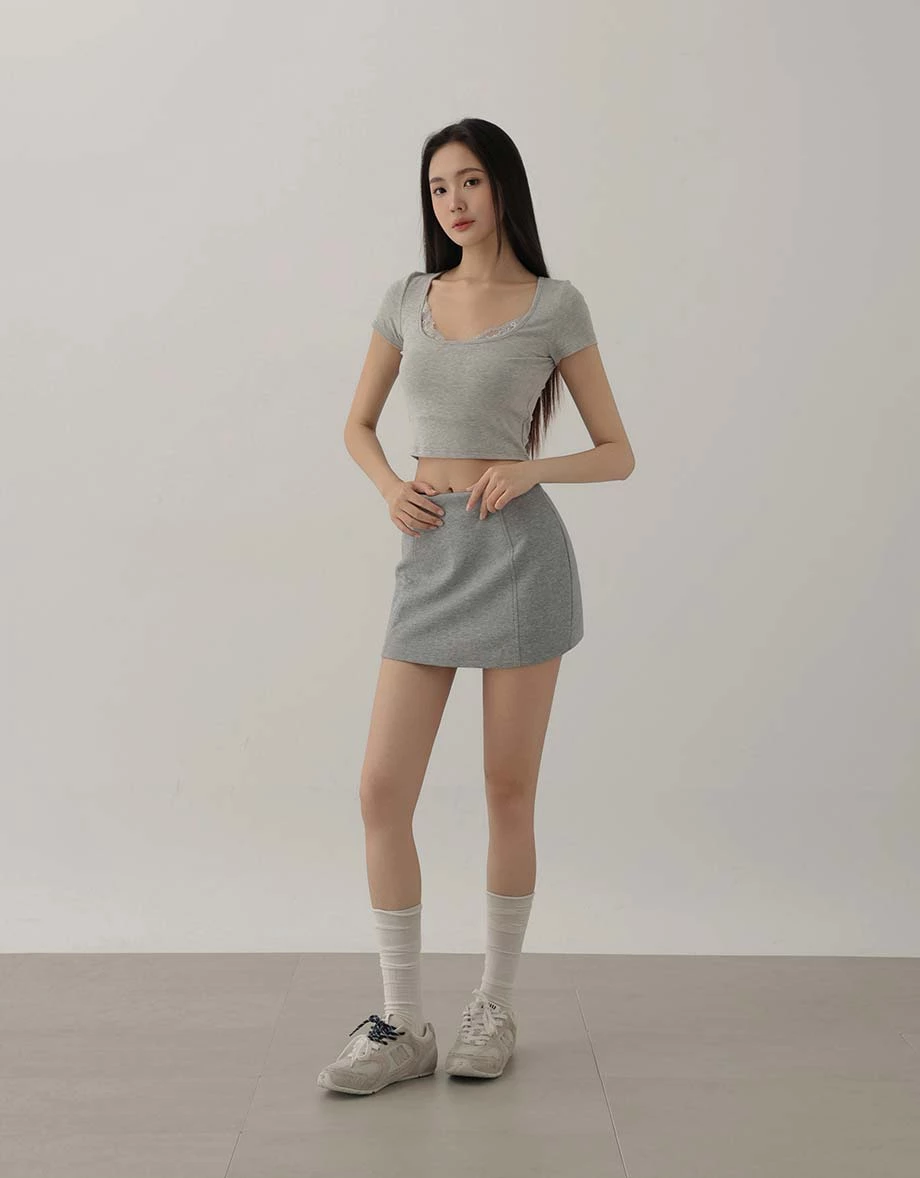 Lace Trim Detail Scoop Neck Short Sleeve Crop Top Lace Trim Detail Scoop Neck Short Sleeve Crop Top