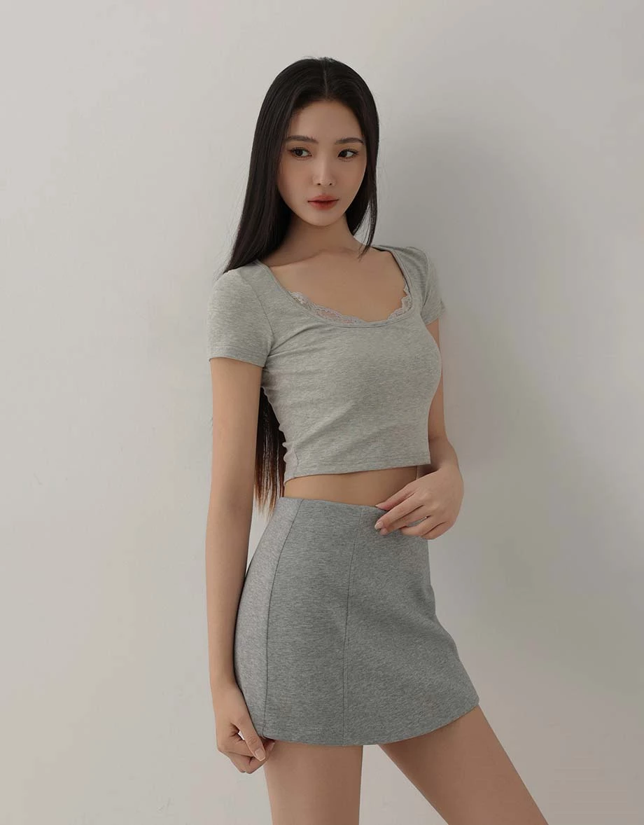Lace Trim Detail Scoop Neck Short Sleeve Crop Top Lace Trim Detail Scoop Neck Short Sleeve Crop Top