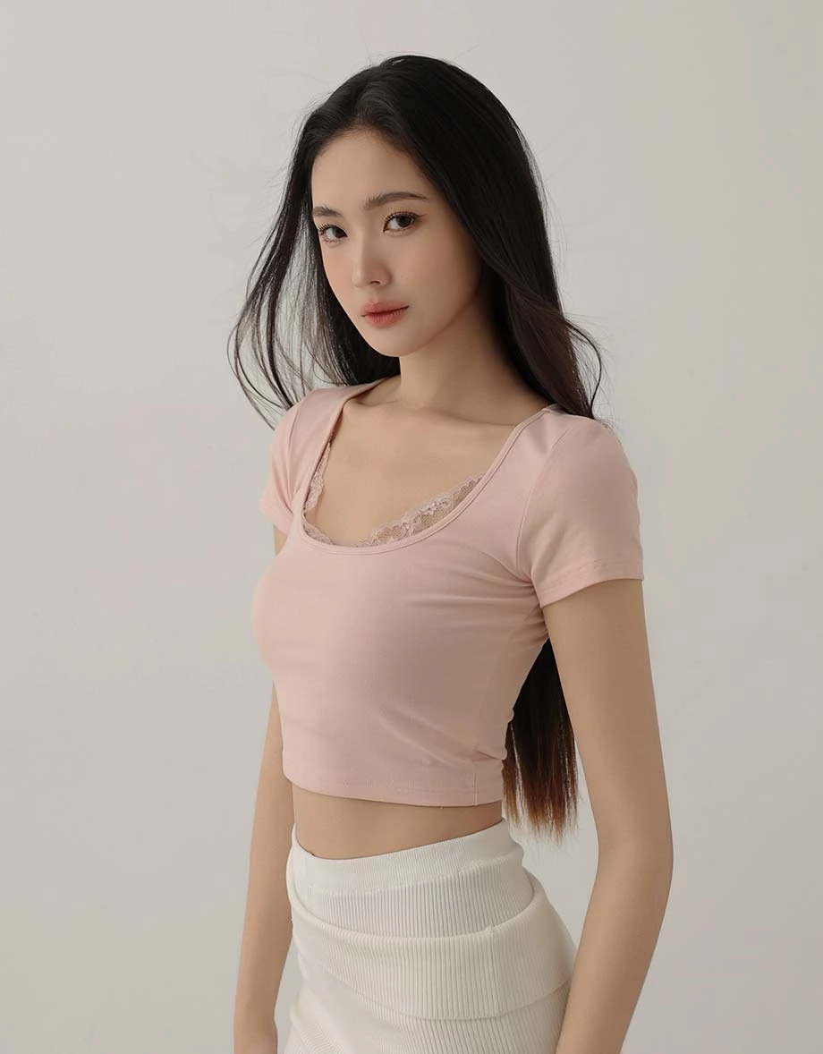 Lace Trim Detail Scoop Neck Short Sleeve Crop Top Lace Trim Detail Scoop Neck Short Sleeve Crop Top