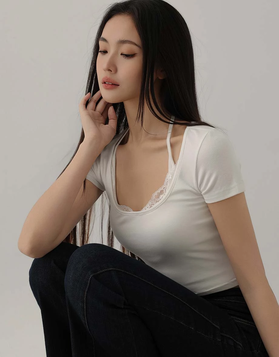 Lace Trim Detail Scoop Neck Short Sleeve Crop Top Lace Trim Detail Scoop Neck Short Sleeve Crop Top