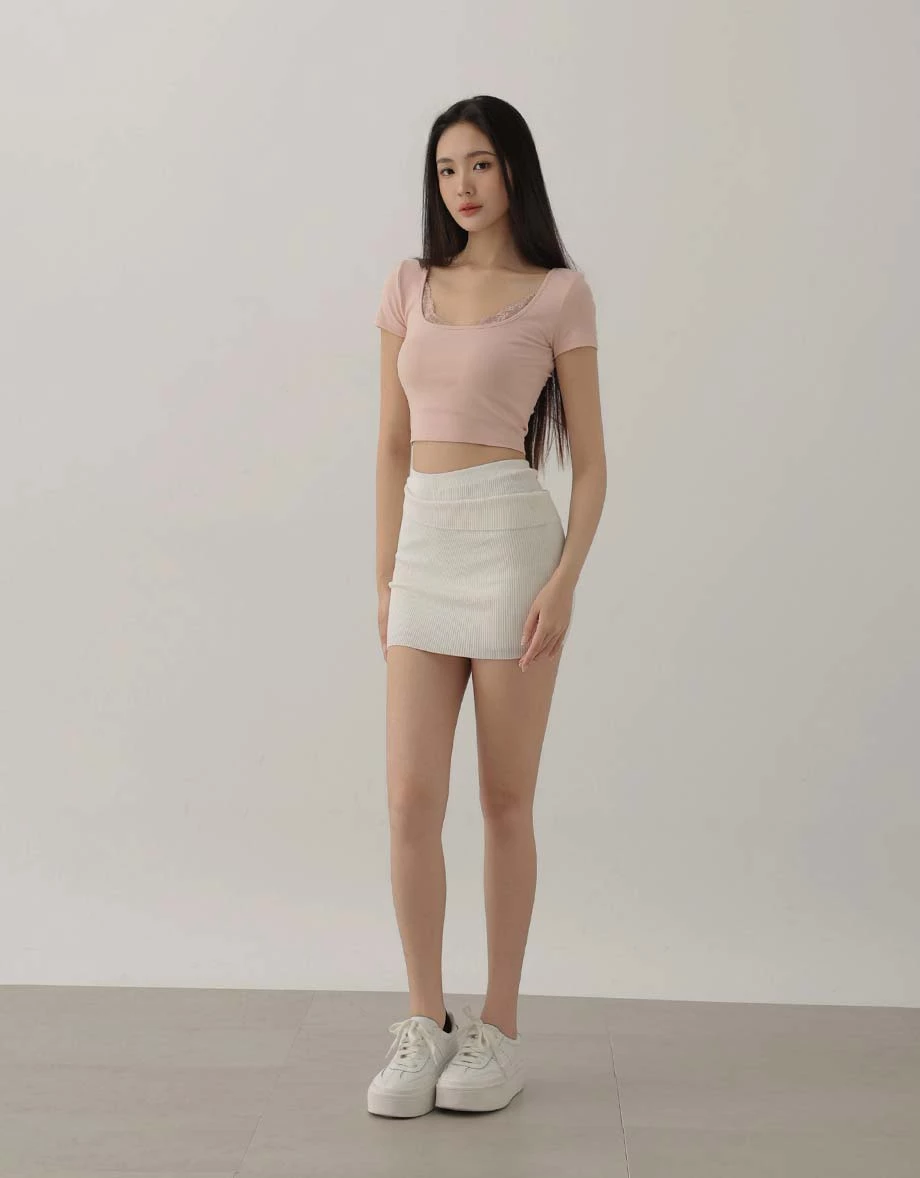 Lace Trim Detail Scoop Neck Short Sleeve Crop Top Lace Trim Detail Scoop Neck Short Sleeve Crop Top