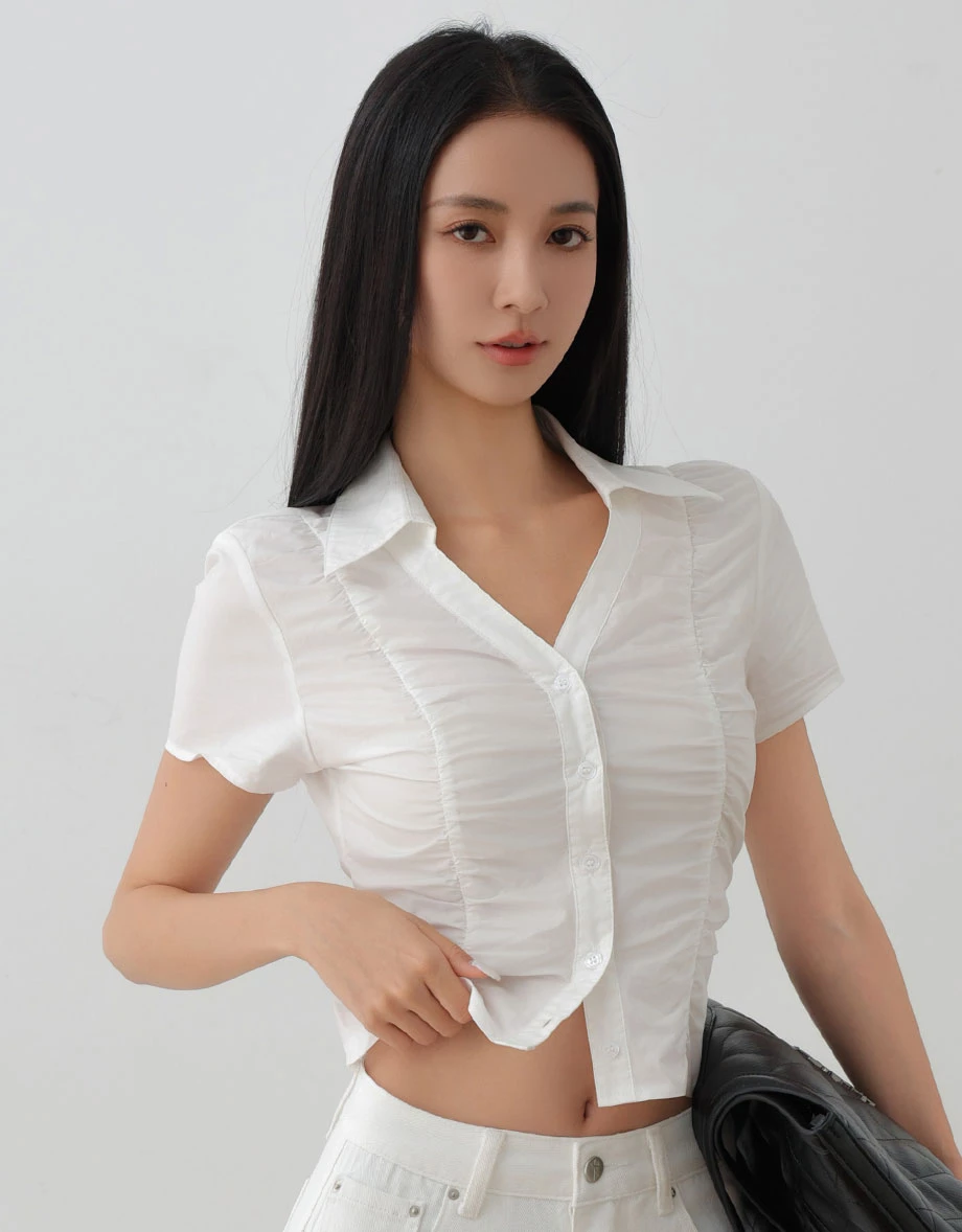 V型翻領抓皺短袖短版襯衫 V型翻領抓皺短袖短版襯衫