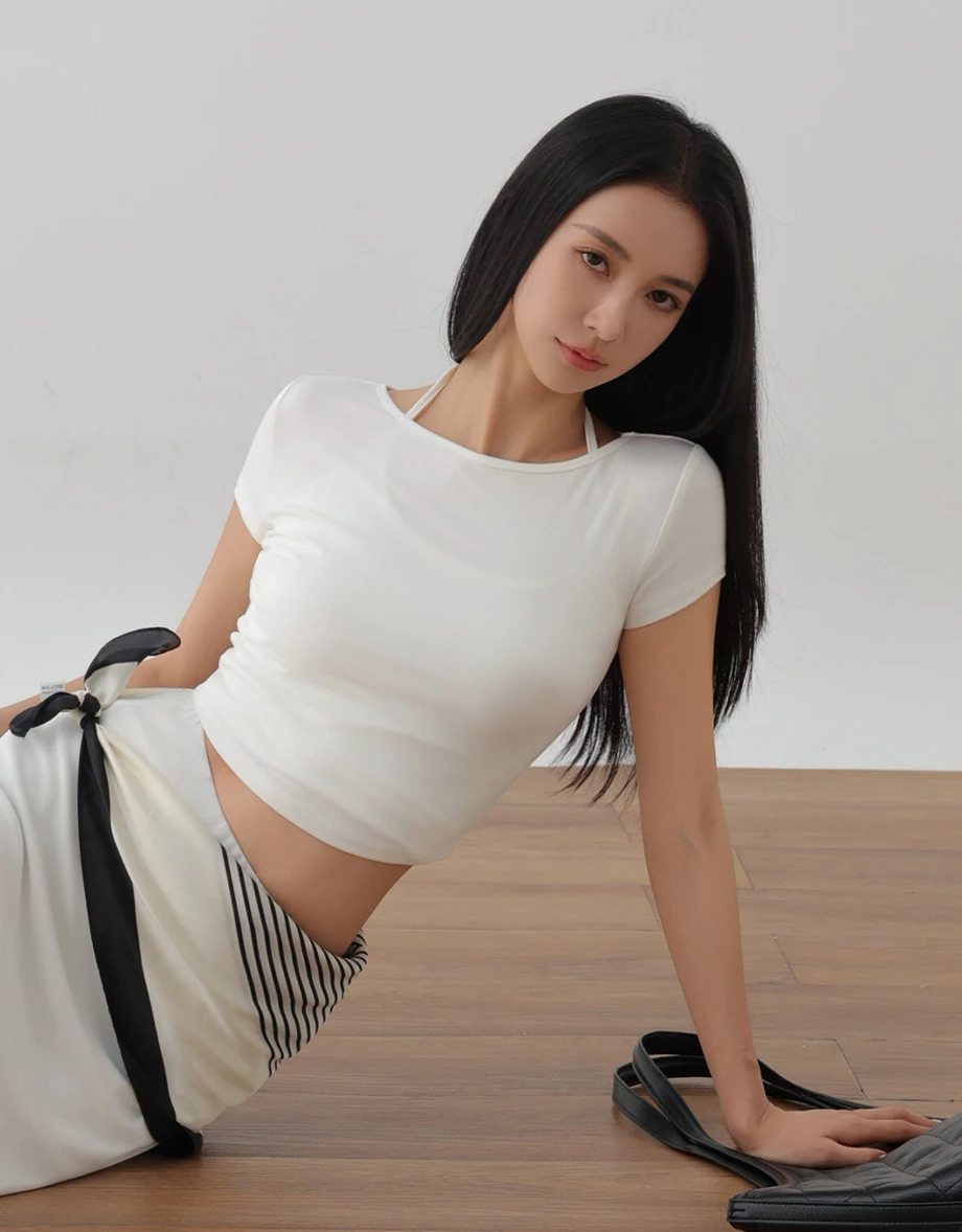 圓領短袖合身短版TEE