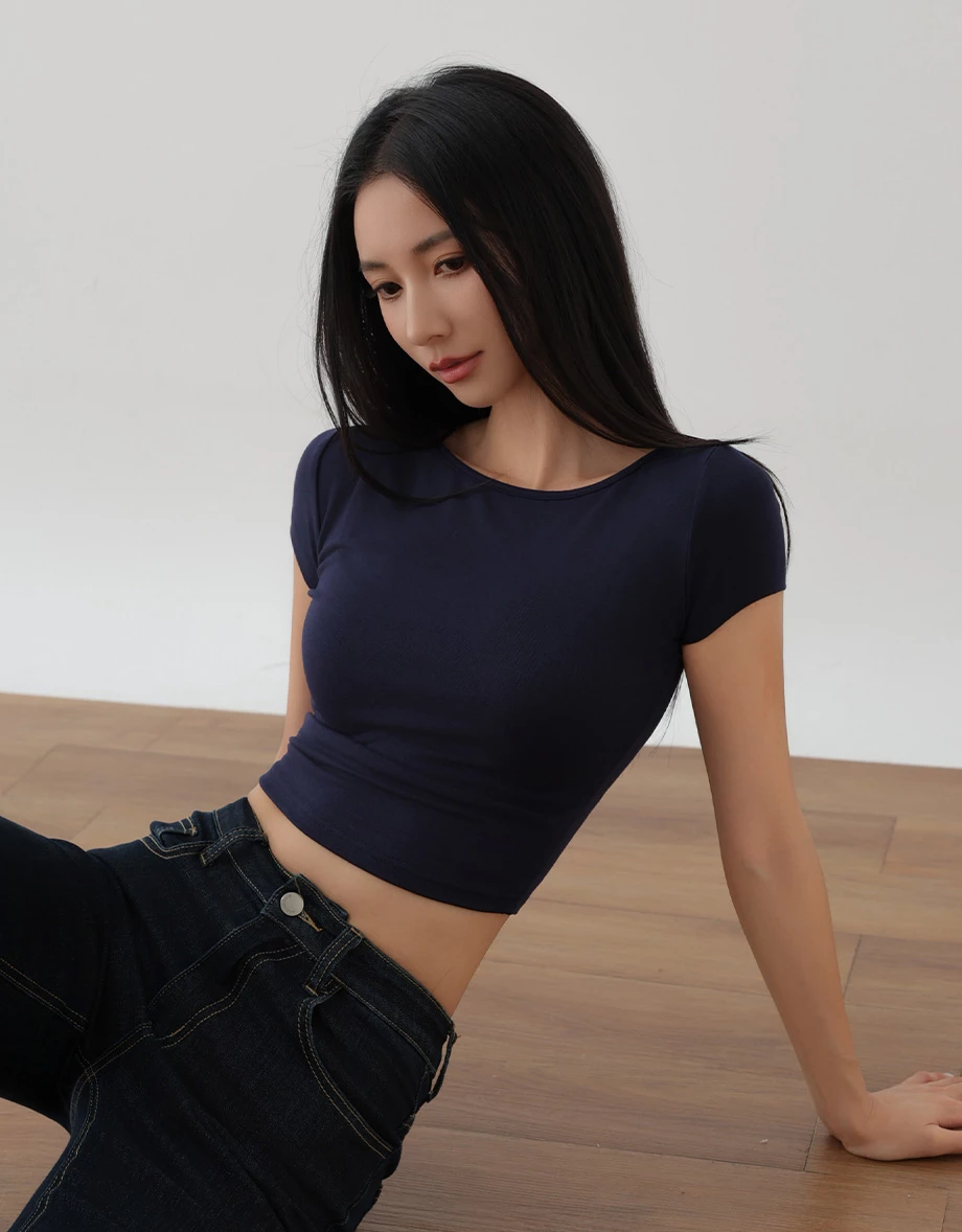 圓領短袖合身短版TEE