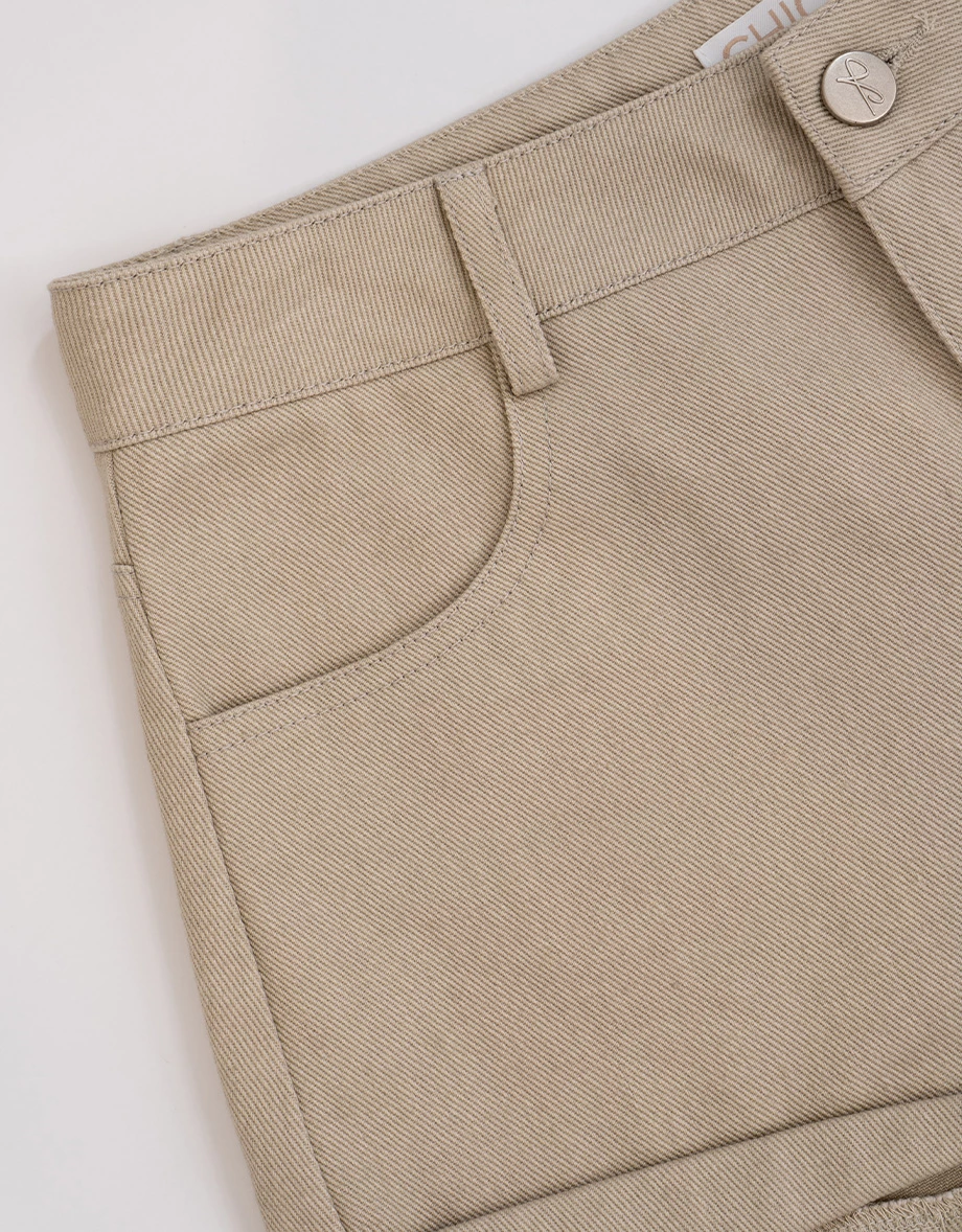 中低腰反摺褲管斜紋短褲