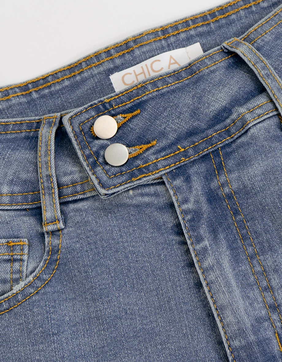 雙扣水洗刷破修身小喇叭牛仔褲