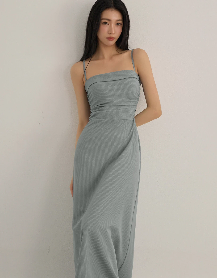 細肩帶反摺平口抓皺設計條紋傘擺長洋裝(附胸墊)